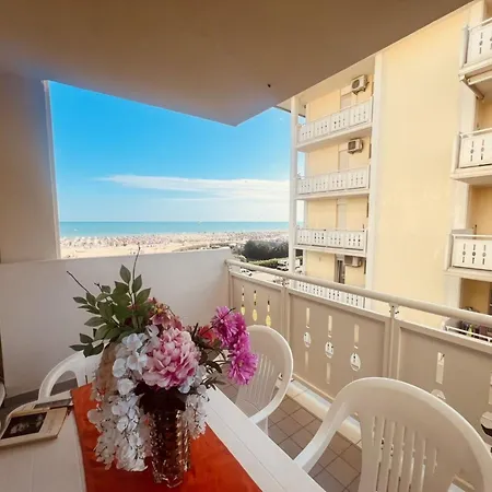 Spacious Beachfront With Terrace
