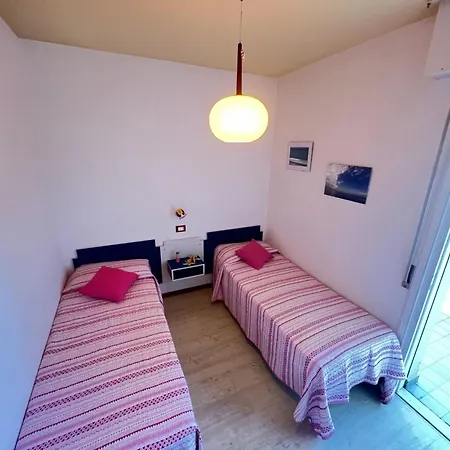 Spacious Beachfront With Terrace * 비비오네